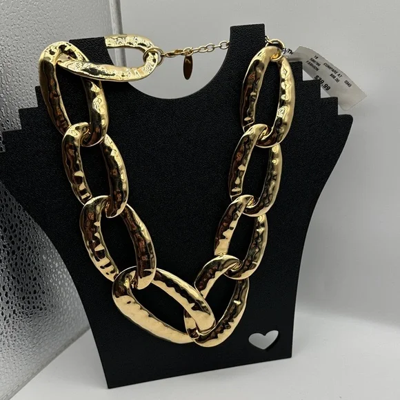 NWT Elegant Hammered Gold Chain Necklace retails $40 - Picture 3 of 7